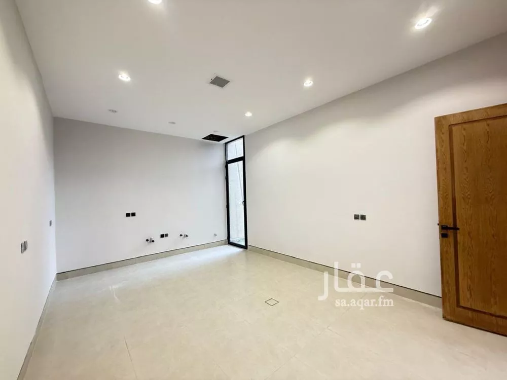 5 bedroom villa in Al Mahdiyyah 3