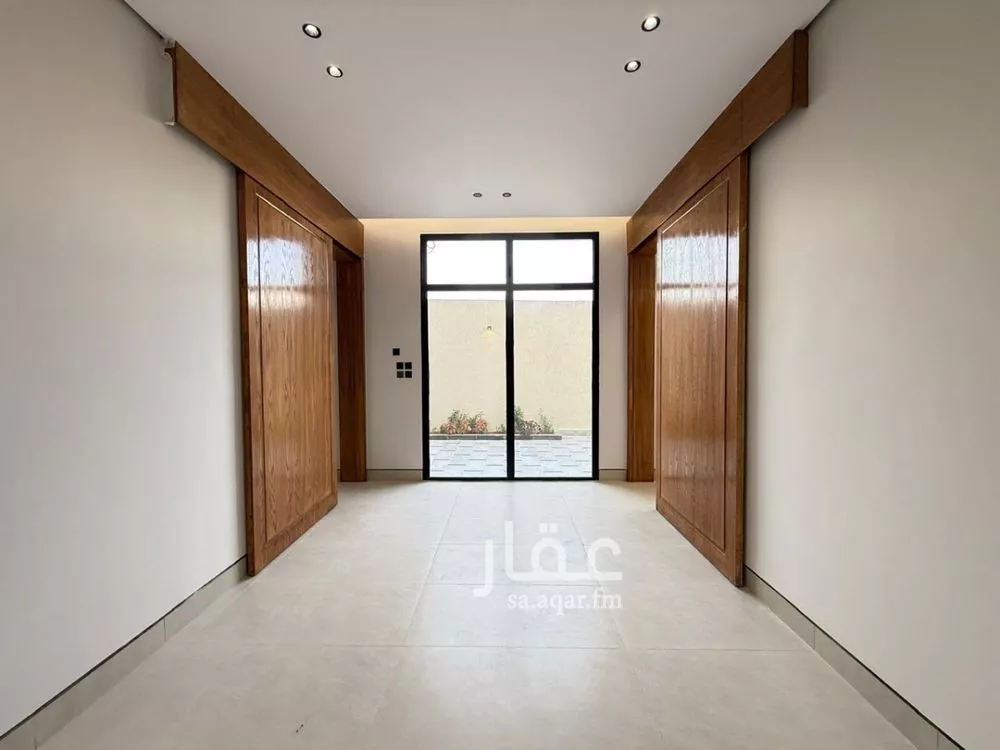 5 bedroom villa in Al Mahdiyyah 4