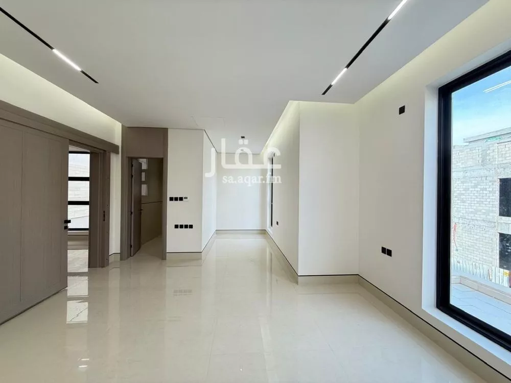 5 bedroom villa in Al Mahdiyyah 3