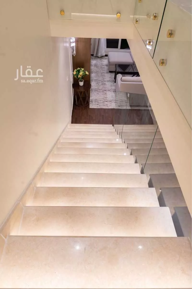 شقة 5 غرف في الملقا 4