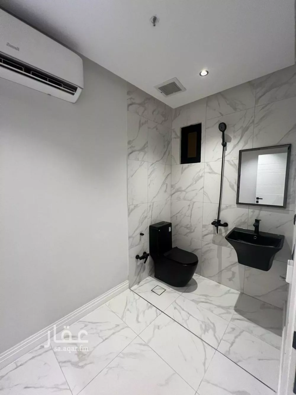 شقة 3 غرف في الملقا 4