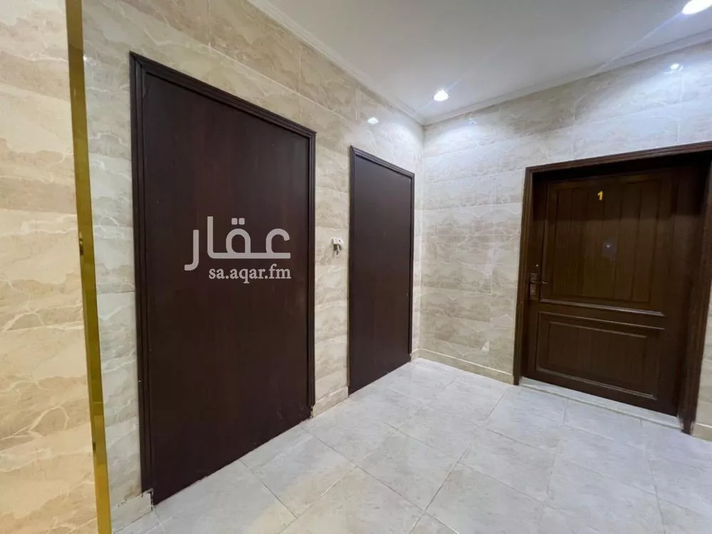 فيلا 9 غرف في الملك فهد 5