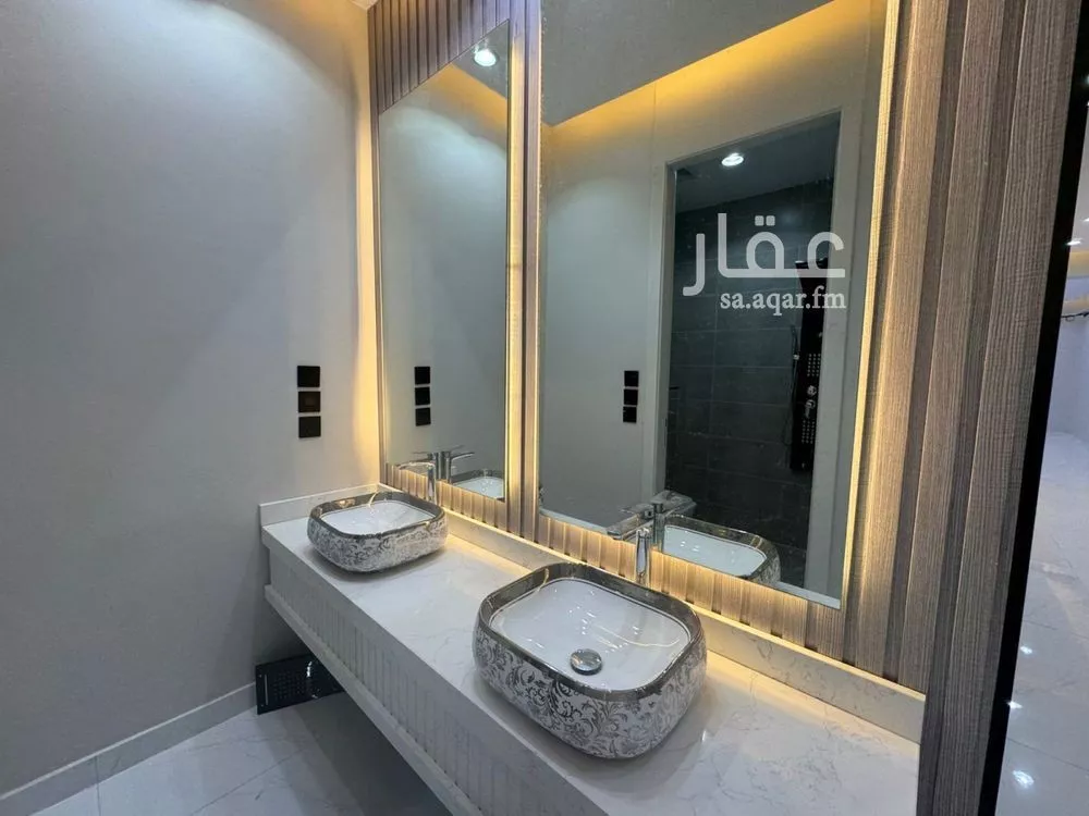 فيلا 8 غرف في الملك فهد 5