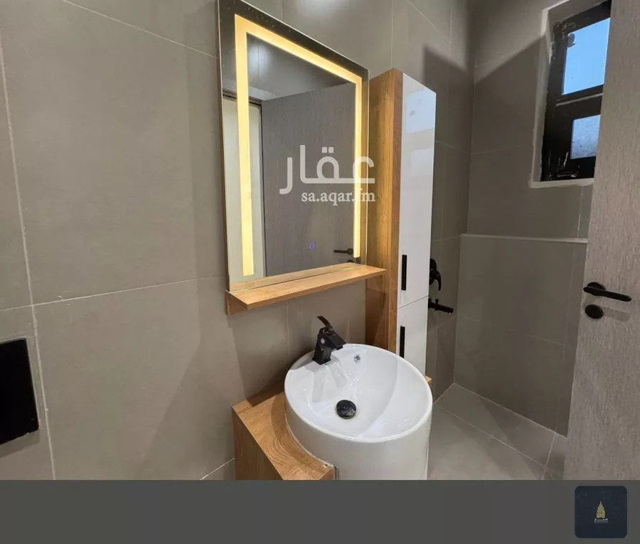 فيلا 7 غرف في الملك فهد 4