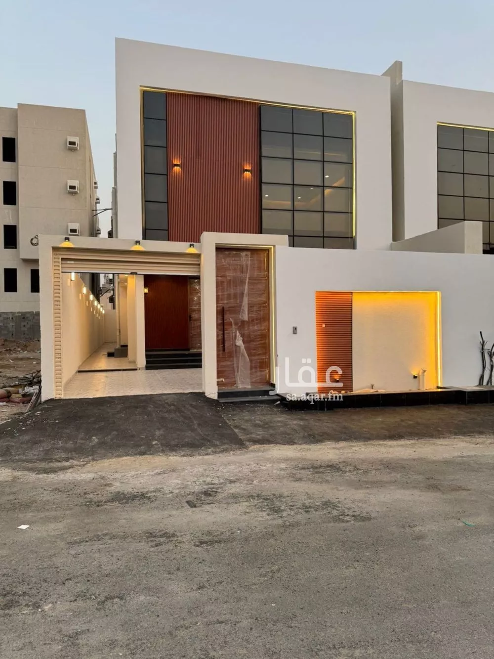 فيلا 8 غرف في الملك فهد 1