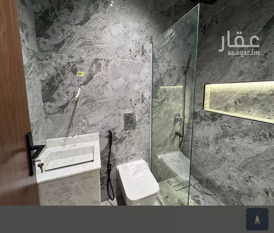 فيلا 9 غرف في الملك فهد 5