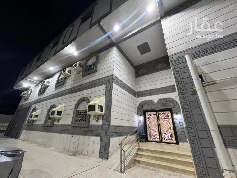 فيلا 9 غرف في الملك فهد 2