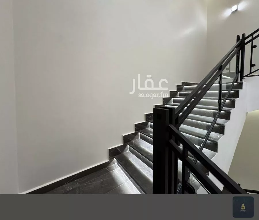 فيلا 10 غرف في الملك فهد 2