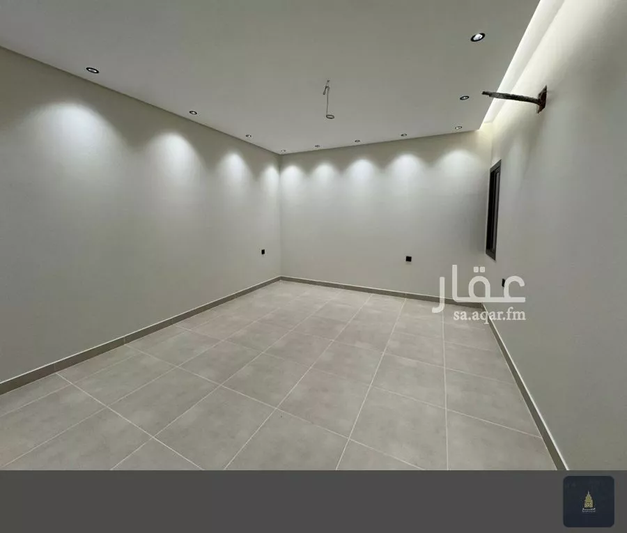 عمارة 592 م² في الملك فهد 4