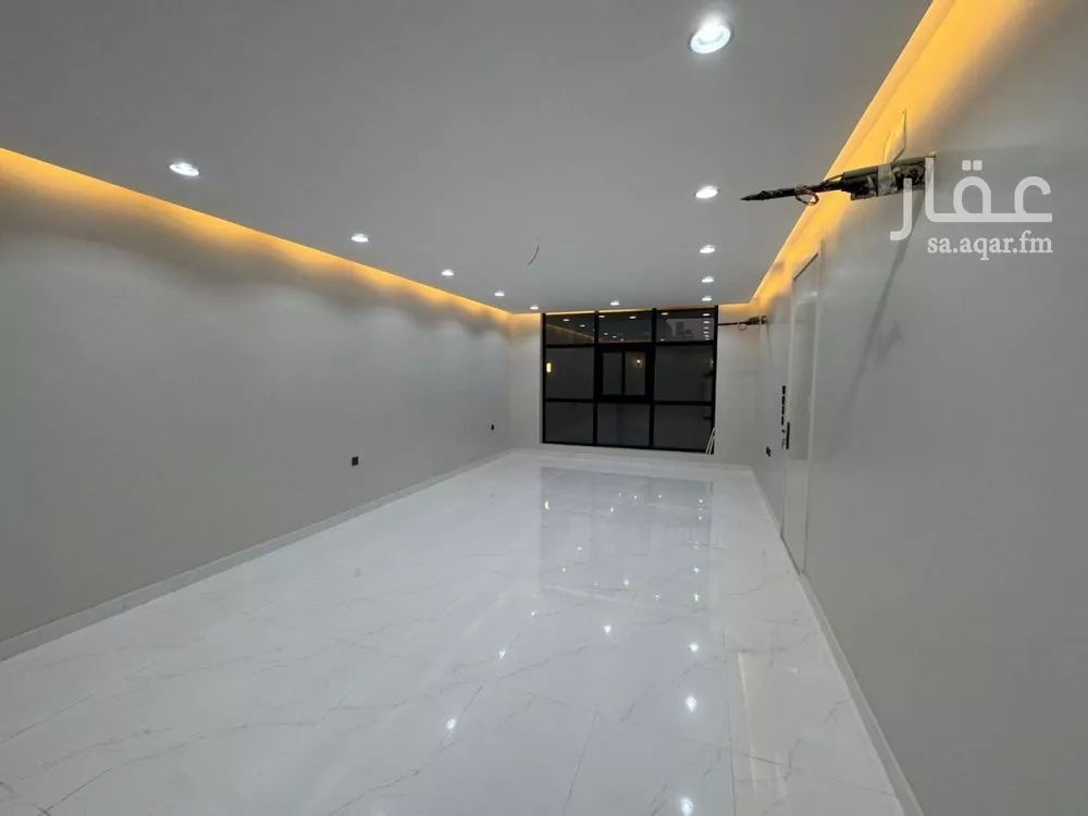 فيلا 8 غرف في الملك فهد 4