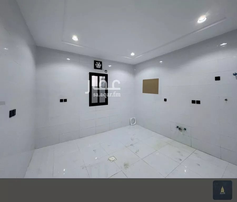 فيلا 6 غرف في الملك فهد 4