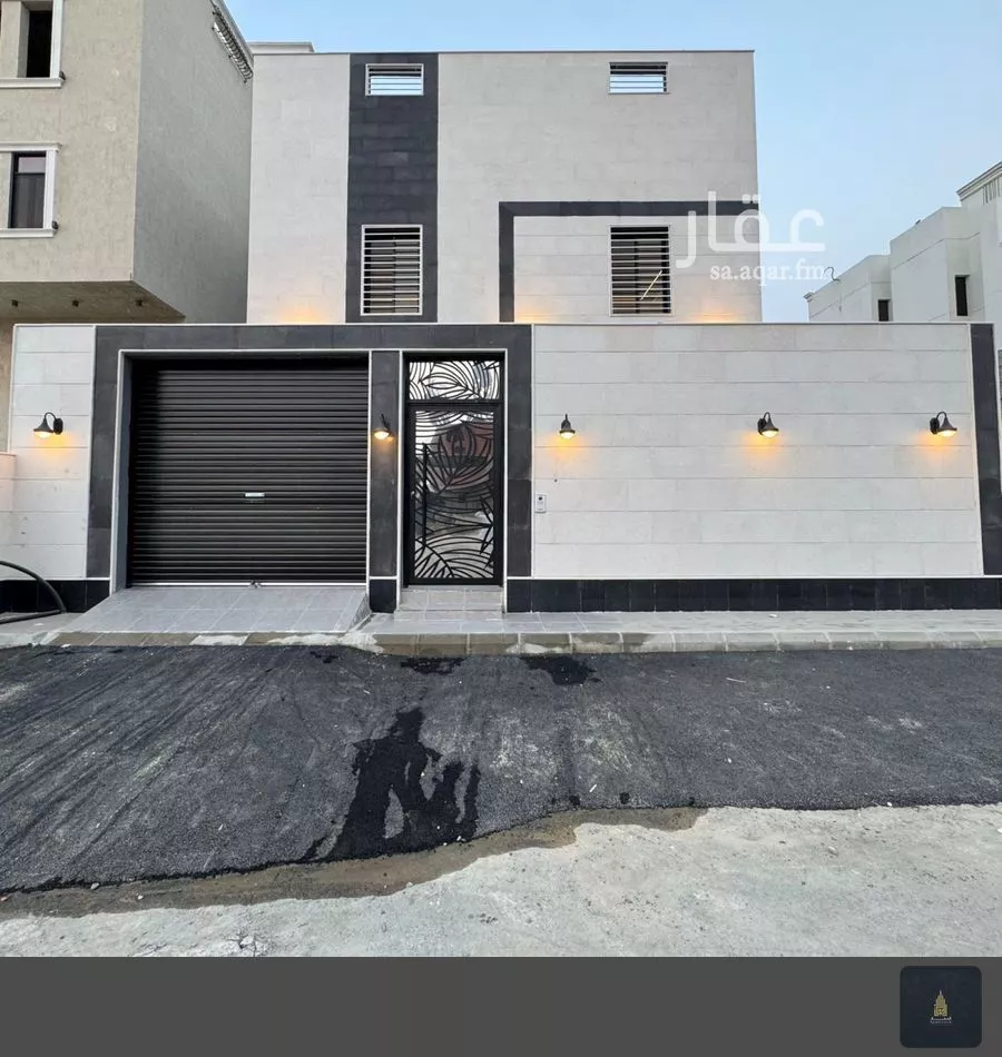 عمارة 300 م² في الملك فهد 1