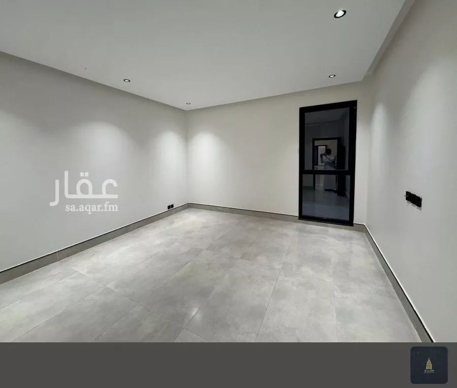 فيلا 7 غرف في الملك فهد 4