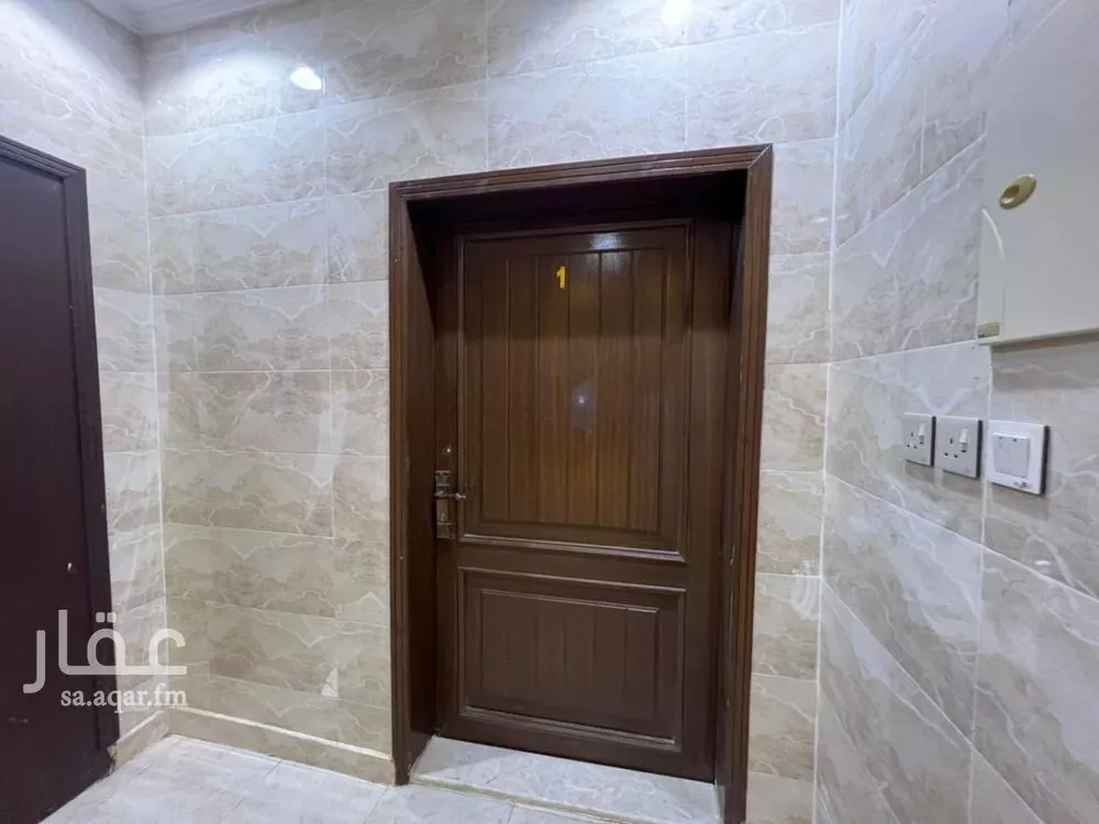 فيلا 9 غرف في الملك فهد 4