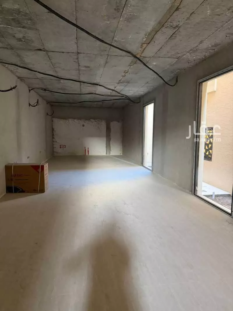 مكتب 250 م² في العليا 5