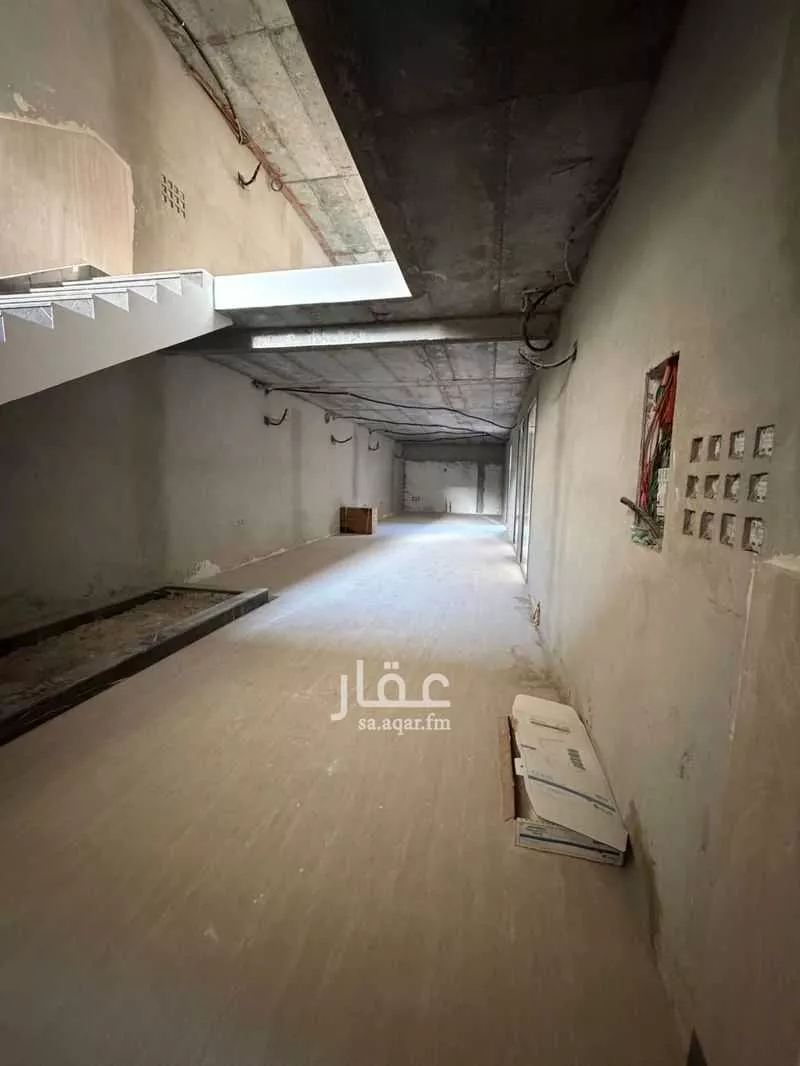 مكتب 250 م² في العليا 4