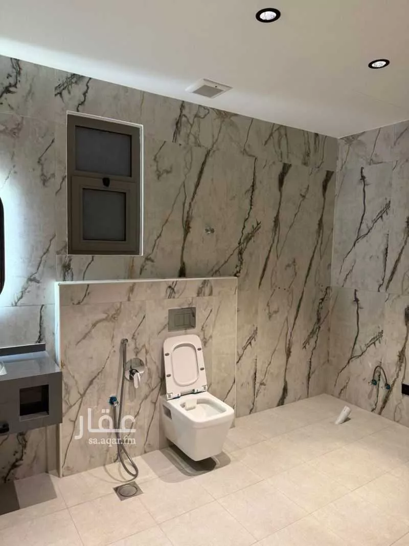 5 bedroom villa in Al Qusur 3