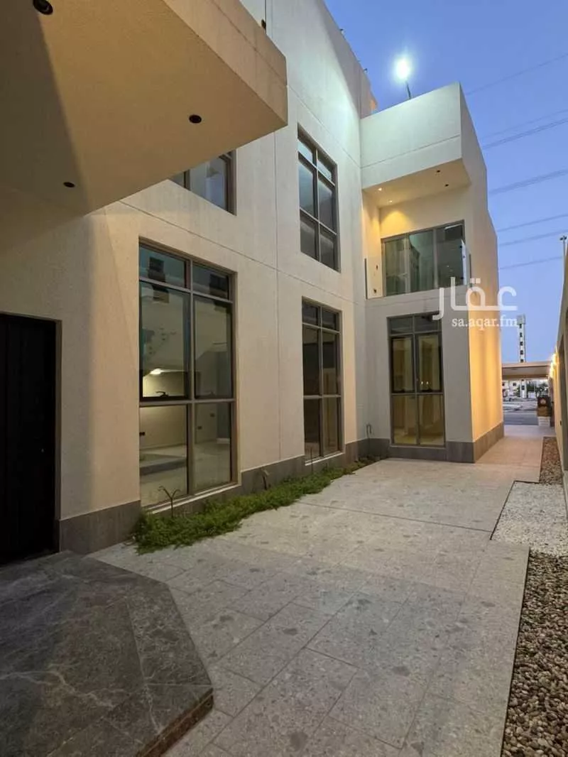 5 bedroom villa in Al Qusur 1