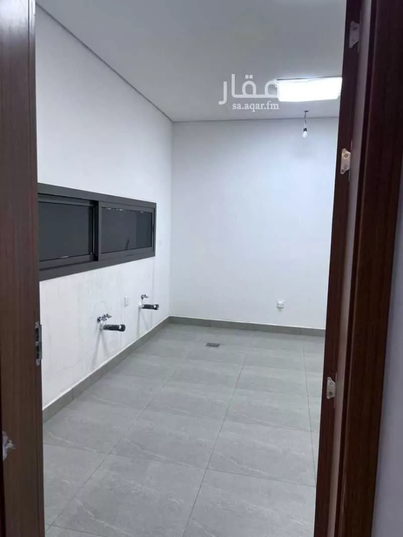 5 bedroom villa in Al Aridh 3