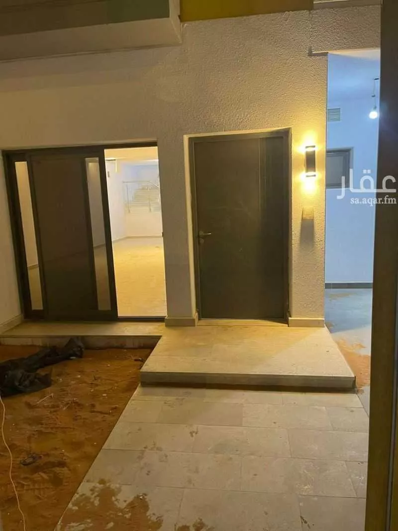 فيلا 8 غرف في العارض 4