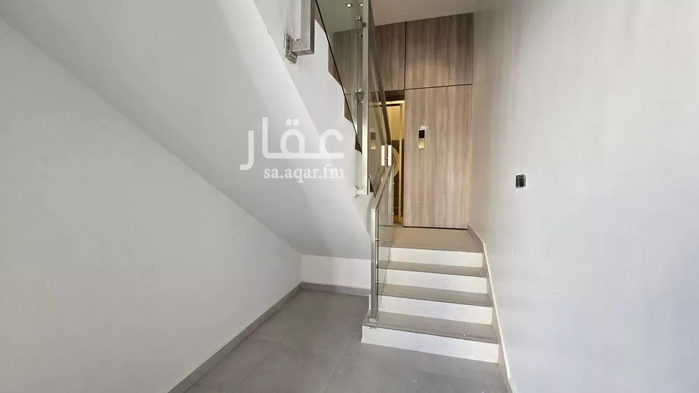 3 bedroom floor in Al Janadriyah 1