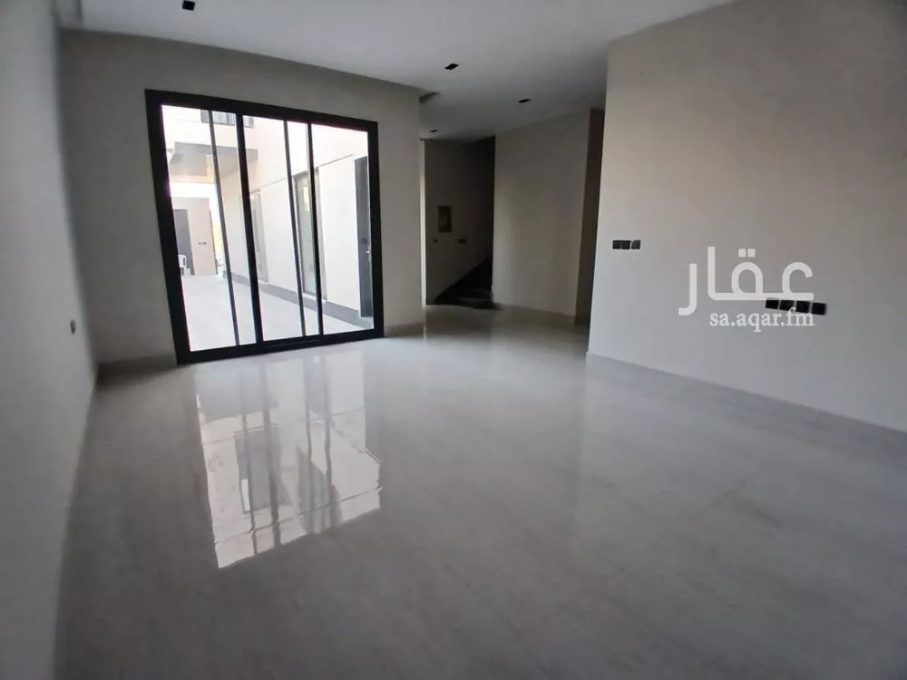 شقة 6 غرف في الرمال 5