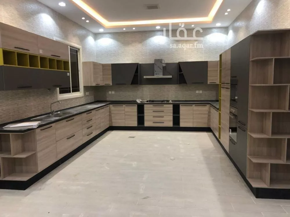 شقة 6 غرف في الرمال 2