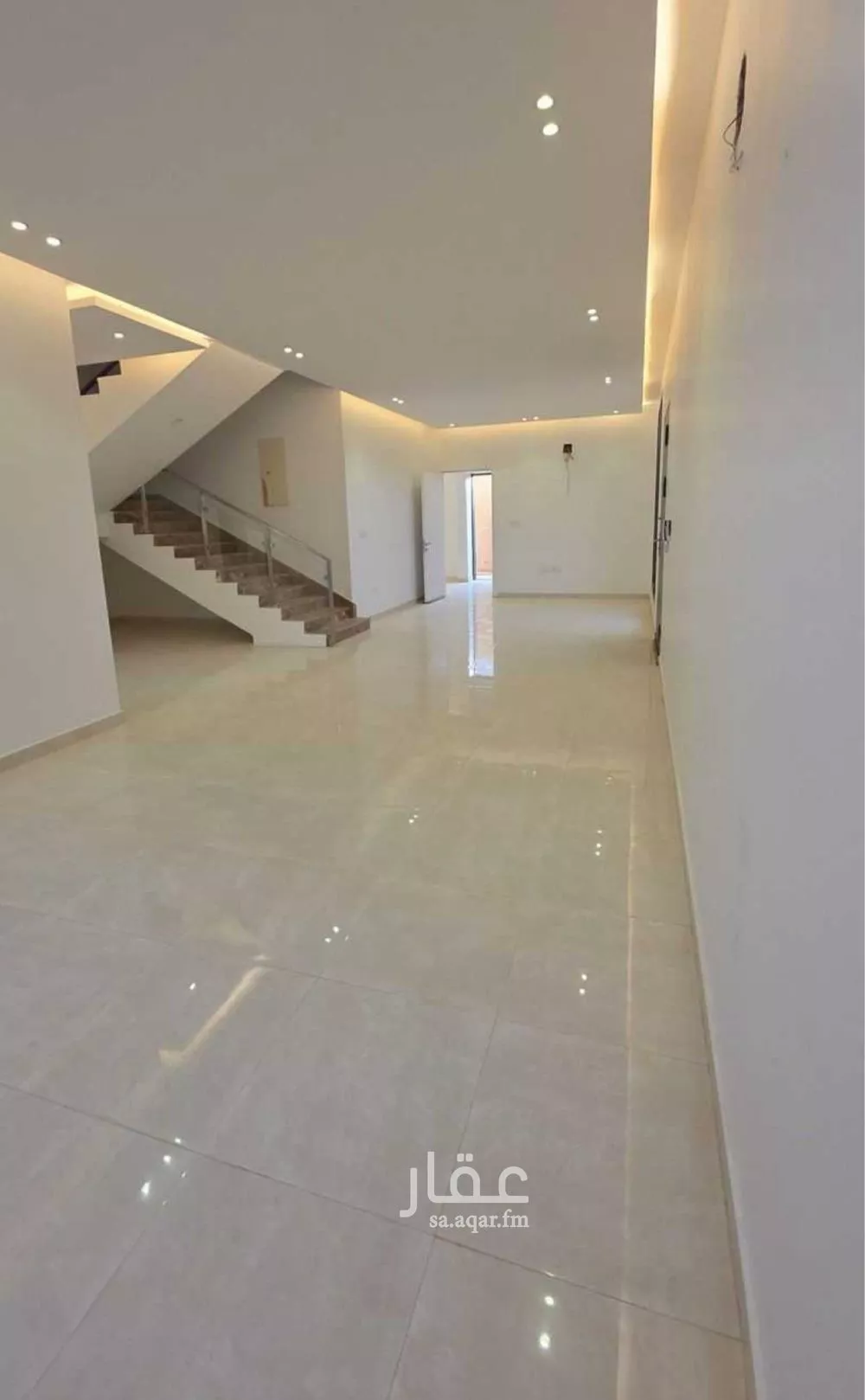 فيلا 4 غرف في العارض 5