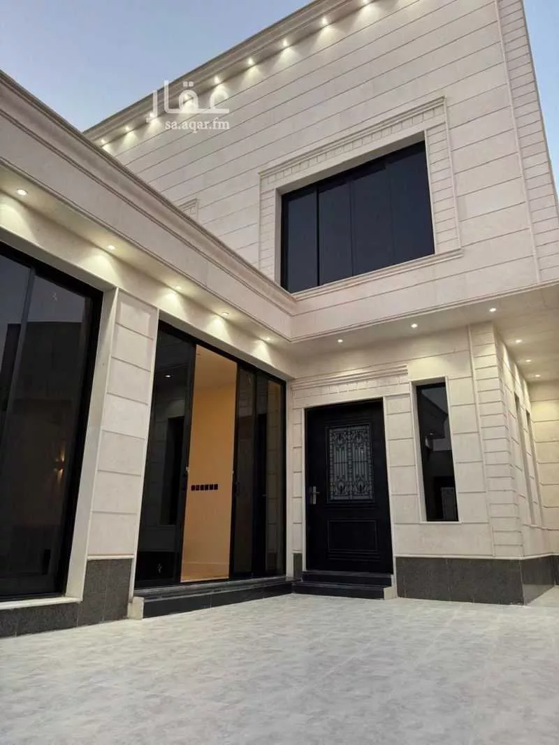 فيلا 5 غرف في الشرق 3