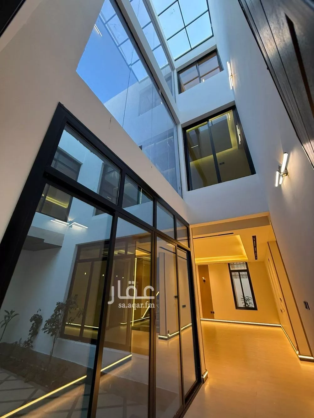 فيلا 5 غرف في الشراع 4