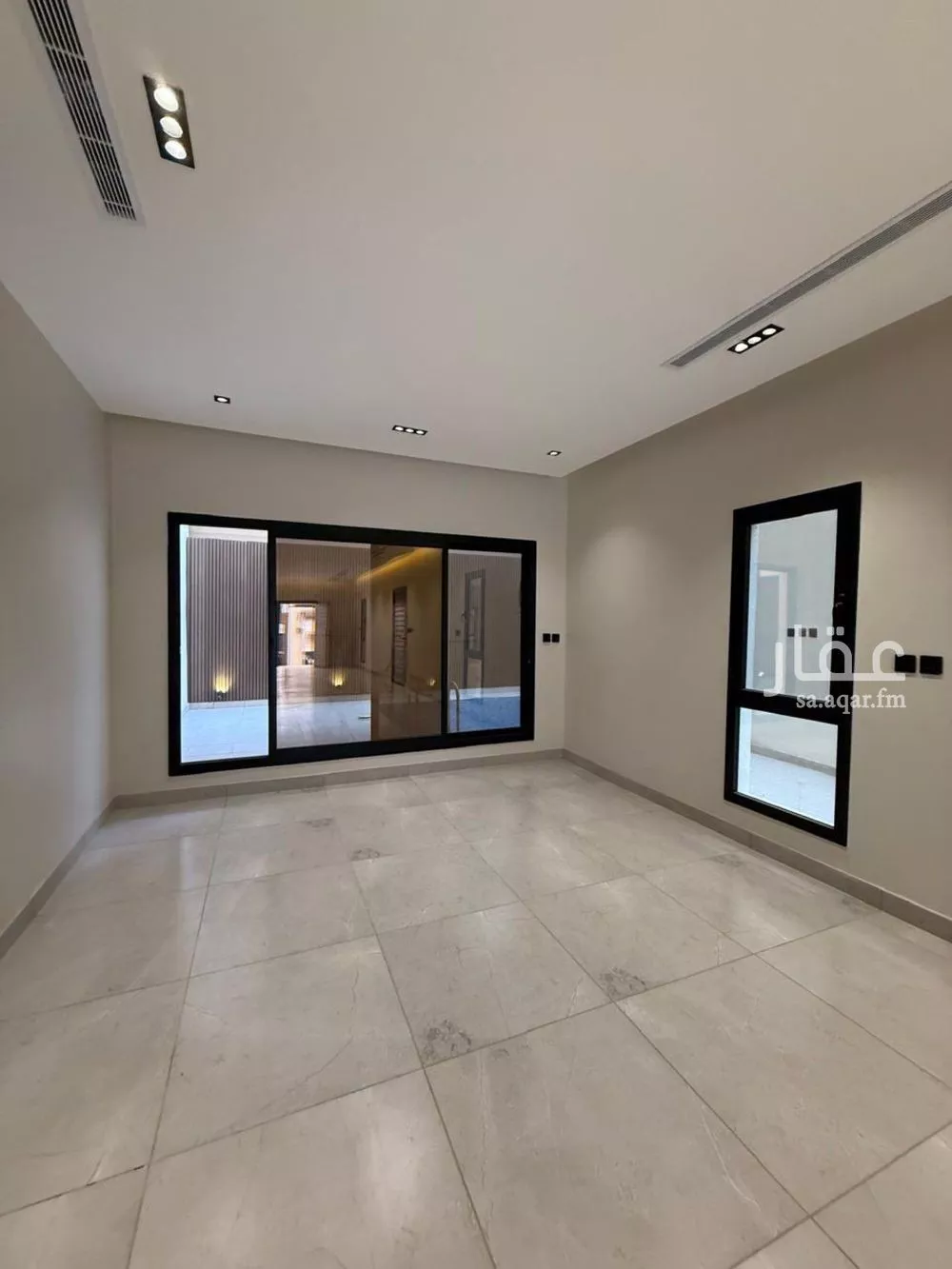 فيلا 5 غرف في الشراع 3