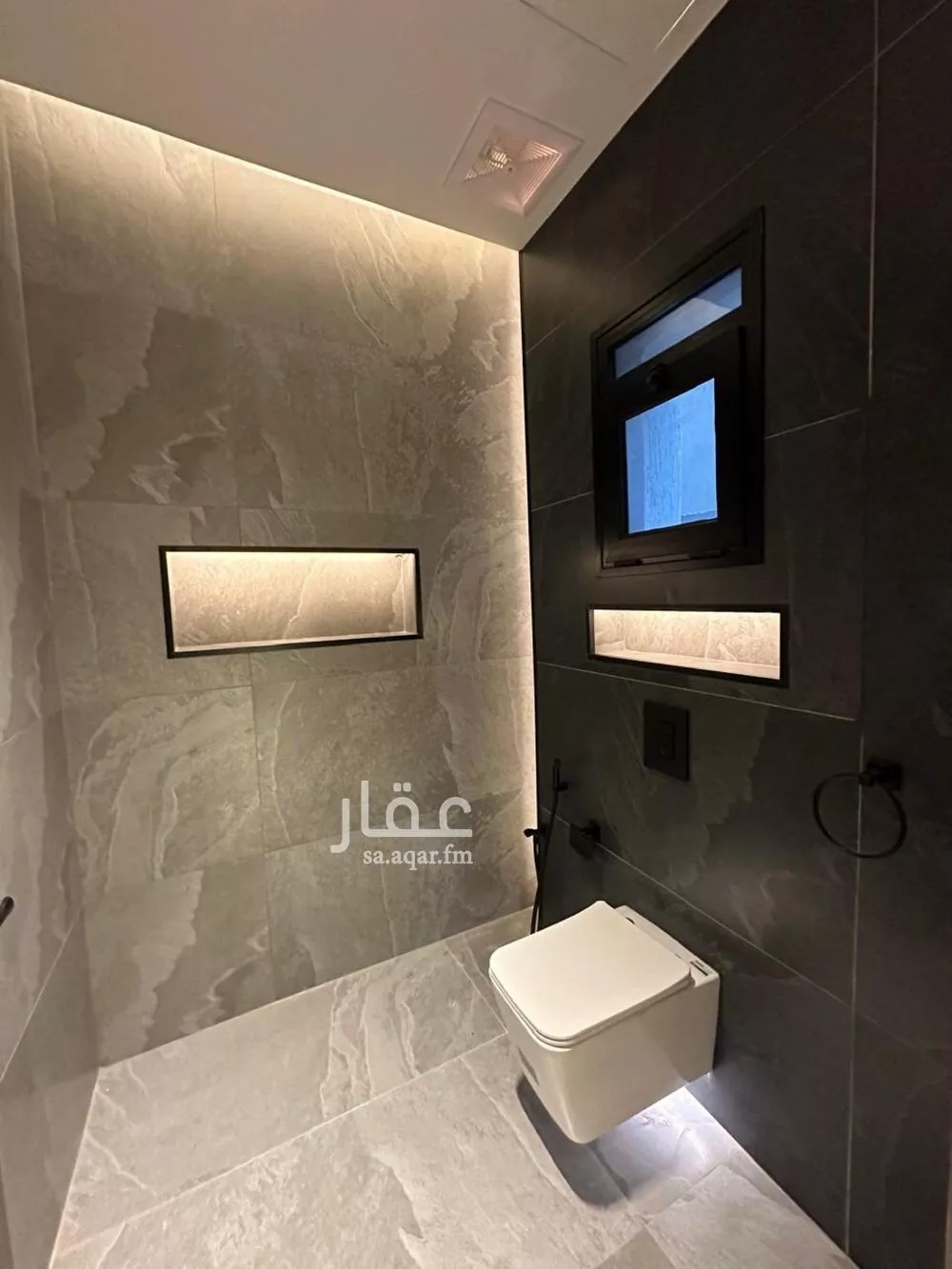 فيلا 5 غرف في الشراع 4