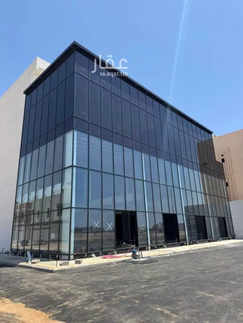 محل 620 م² في الزمرد