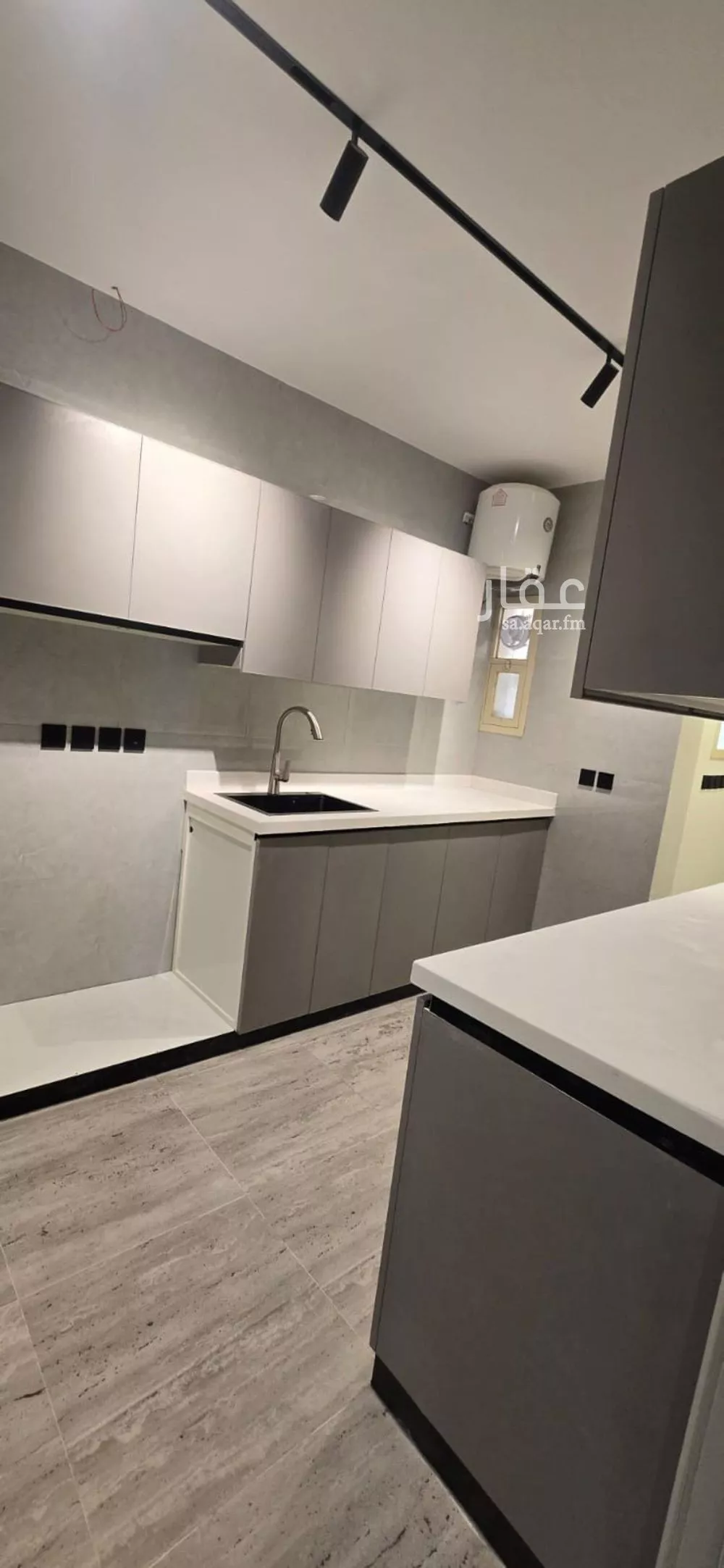 شقة 3 غرف في العقيق 5