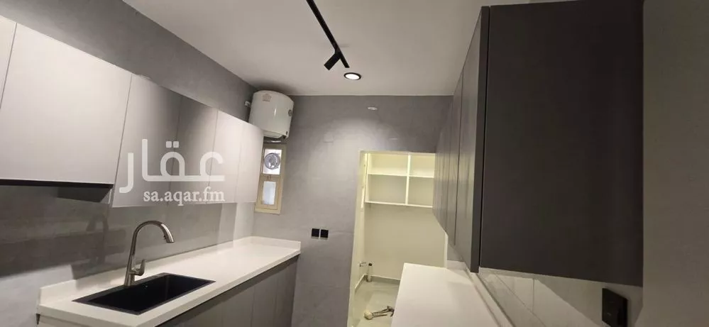 شقة 3 غرف في العقيق 4