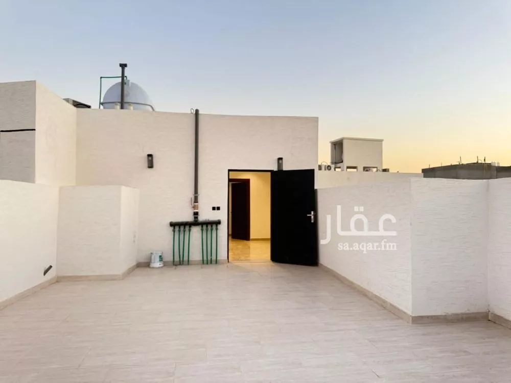 5 bedroom villa in Al Mahdiyyah 2