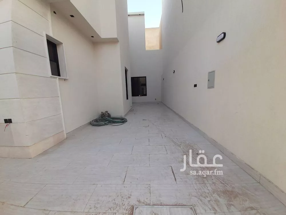 فيلا 8 غرف في ظهرة لبن 3