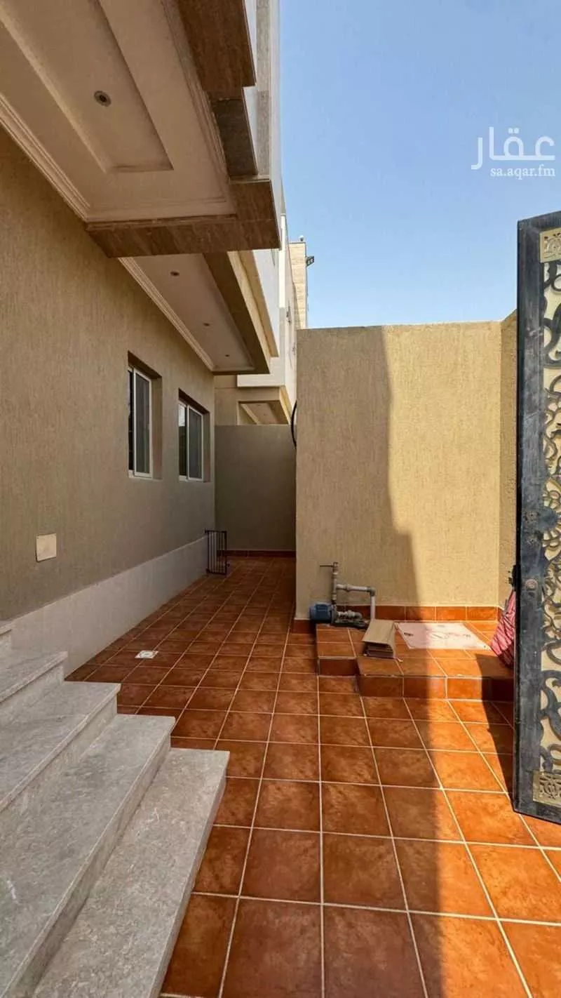 9 bedroom villa in Az Zomorod 3