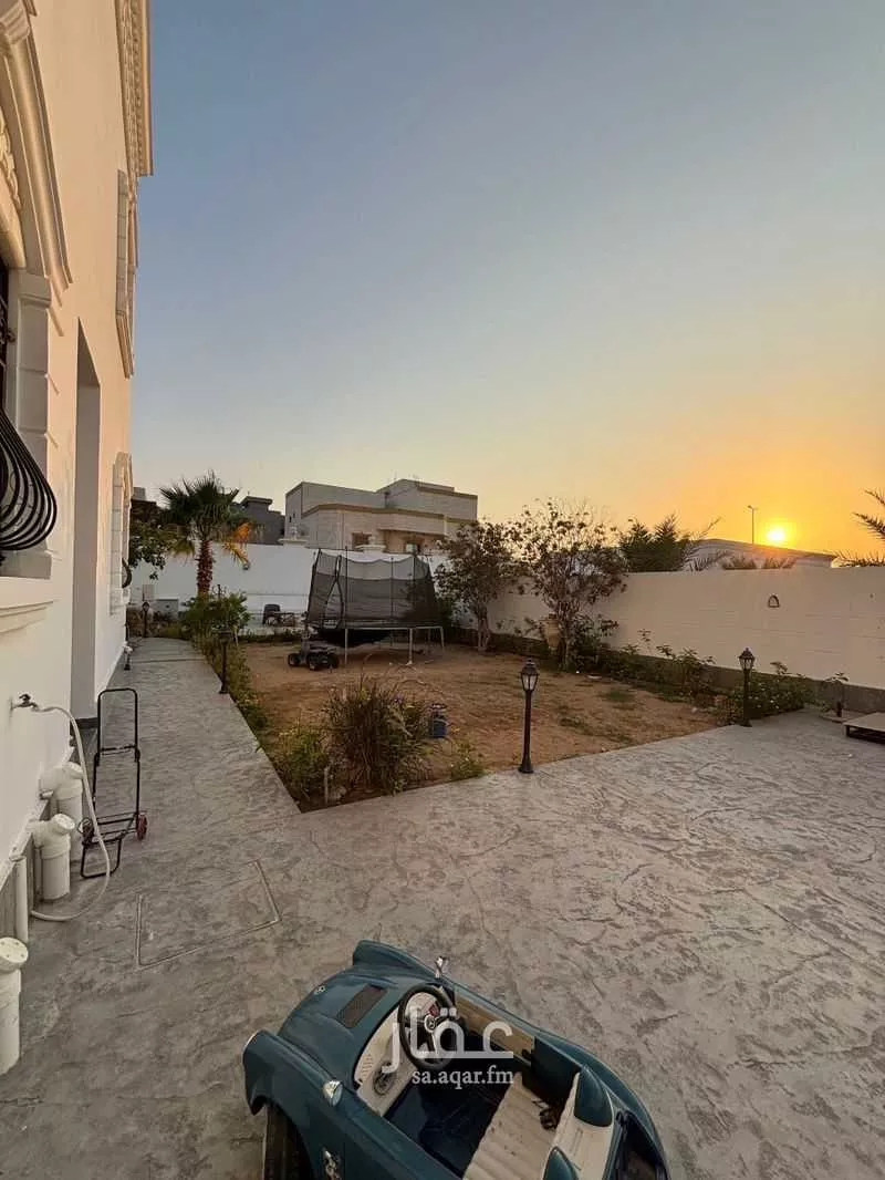 فيلا 7 غرف في طيبة 4