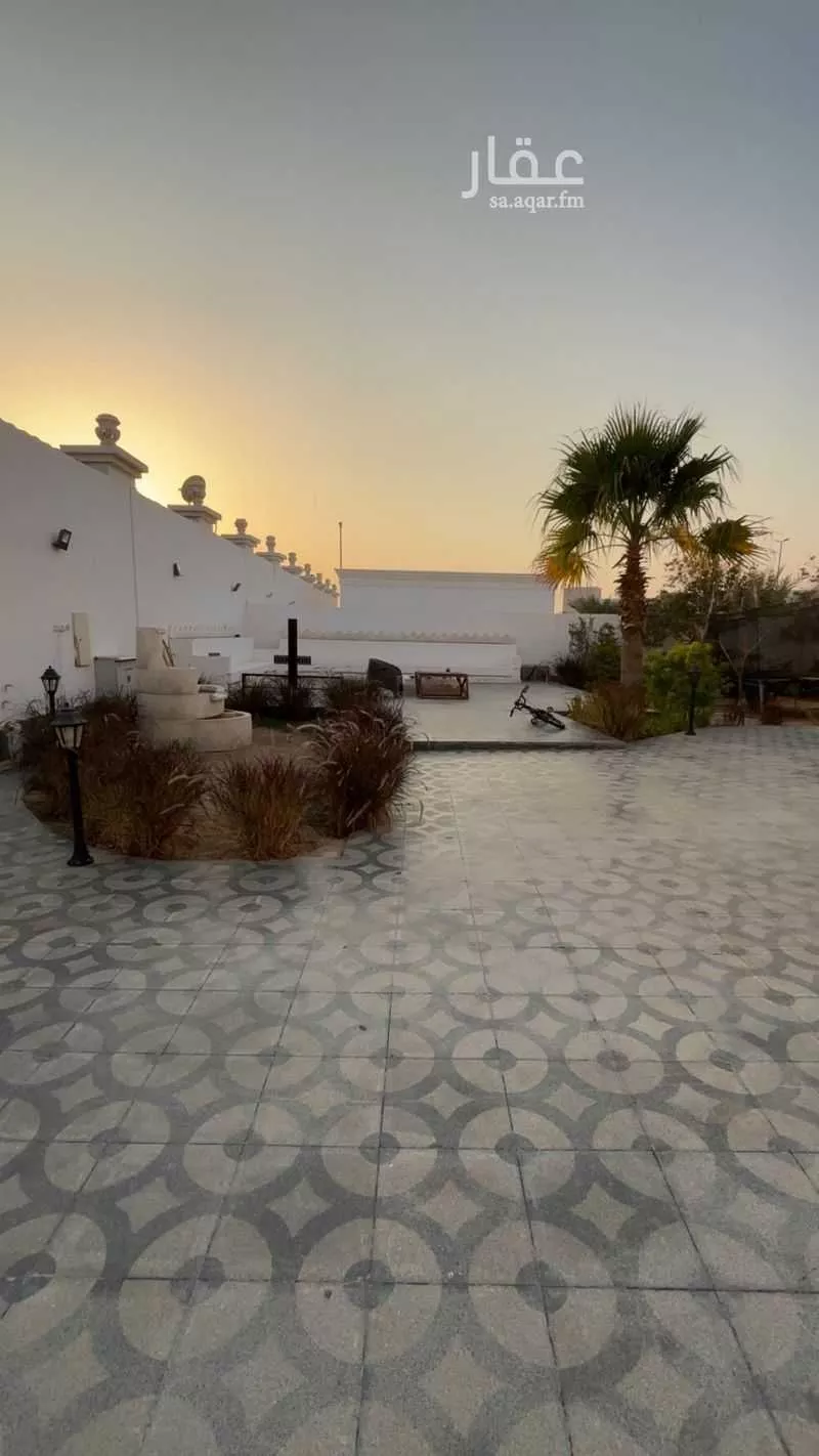 فيلا 7 غرف في طيبة 2