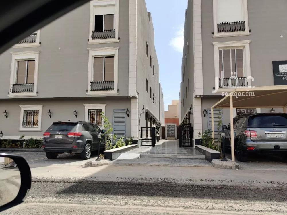 3 bedroom apartment in Al Malqa 4