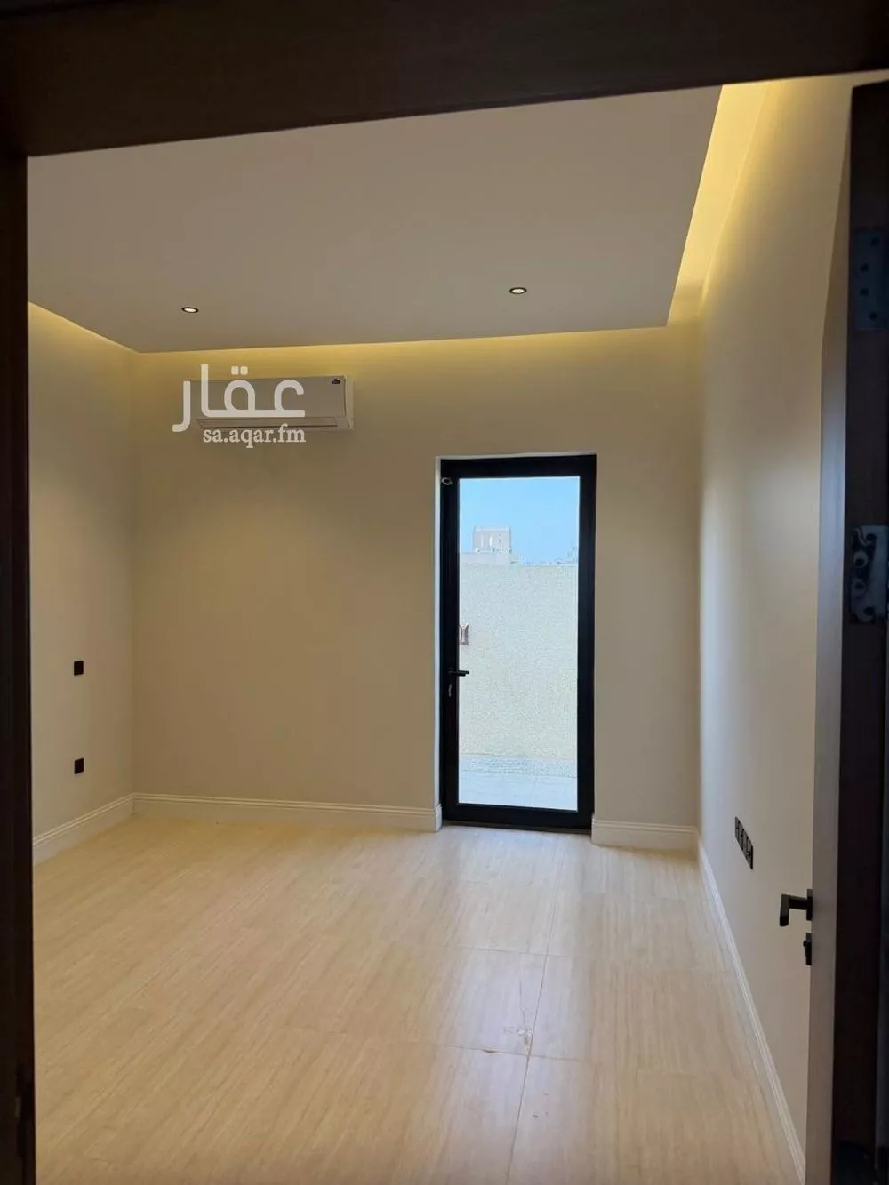 فيلا 4 غرف في العارض 2