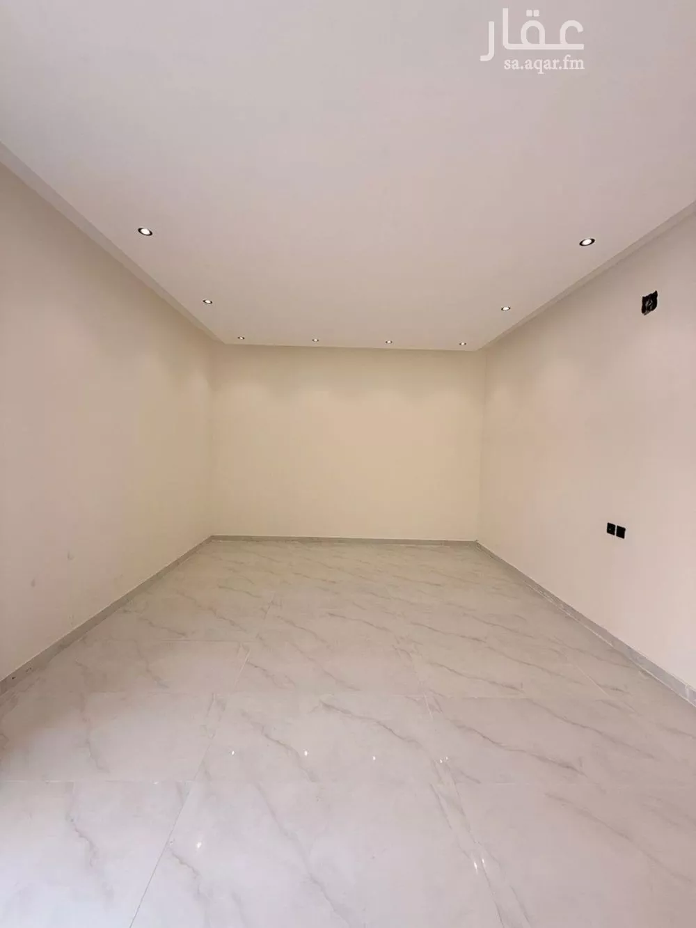 فيلا 5 غرف في عكاظ 5