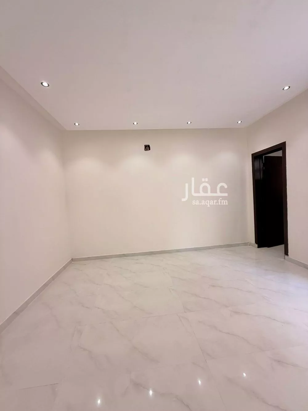 فيلا 5 غرف في عكاظ 4