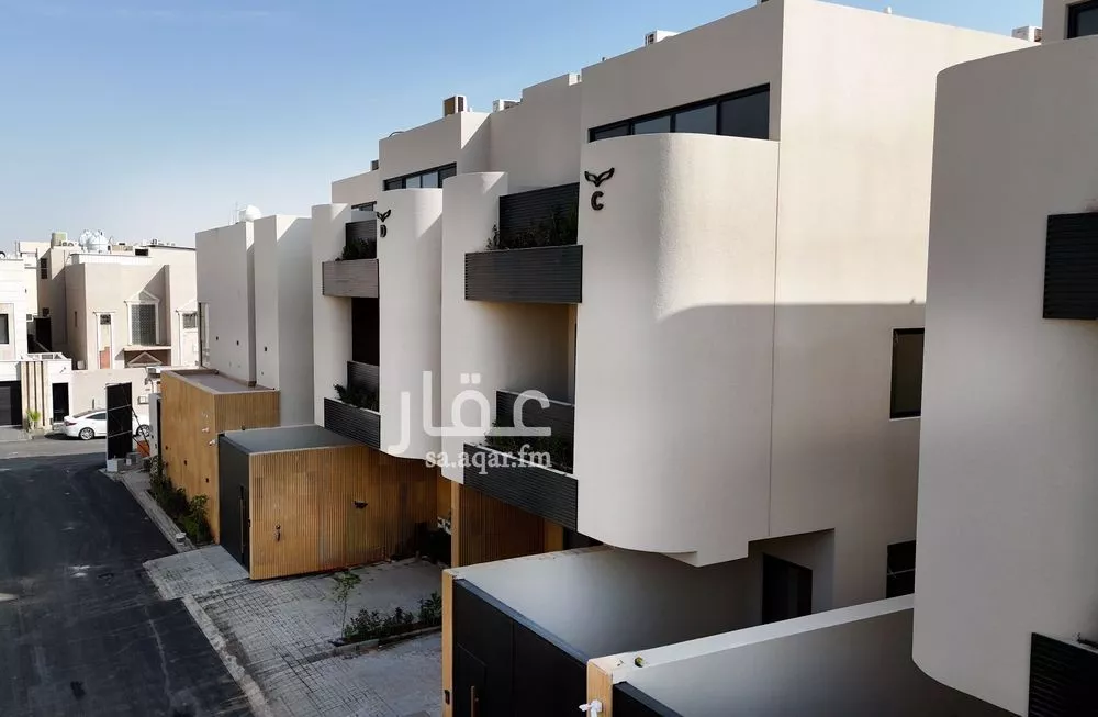 4 bedroom floor in Al Maseef 1