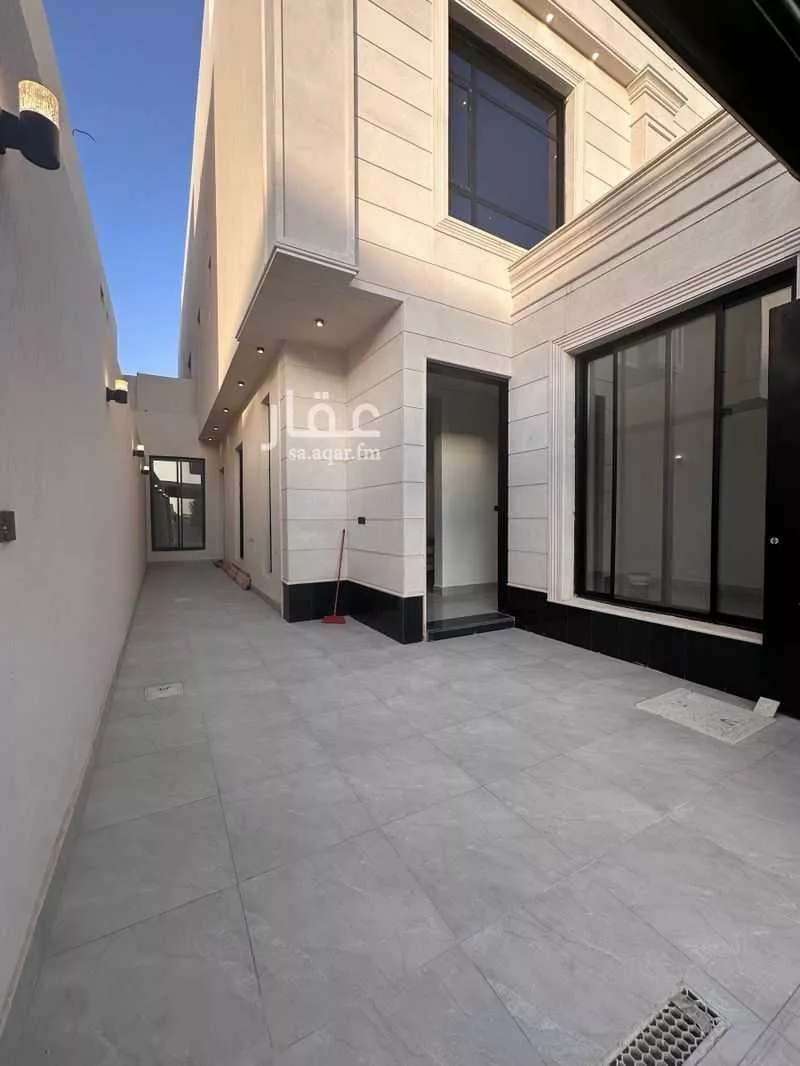 5 bedroom floor in Al Janadriyah 3