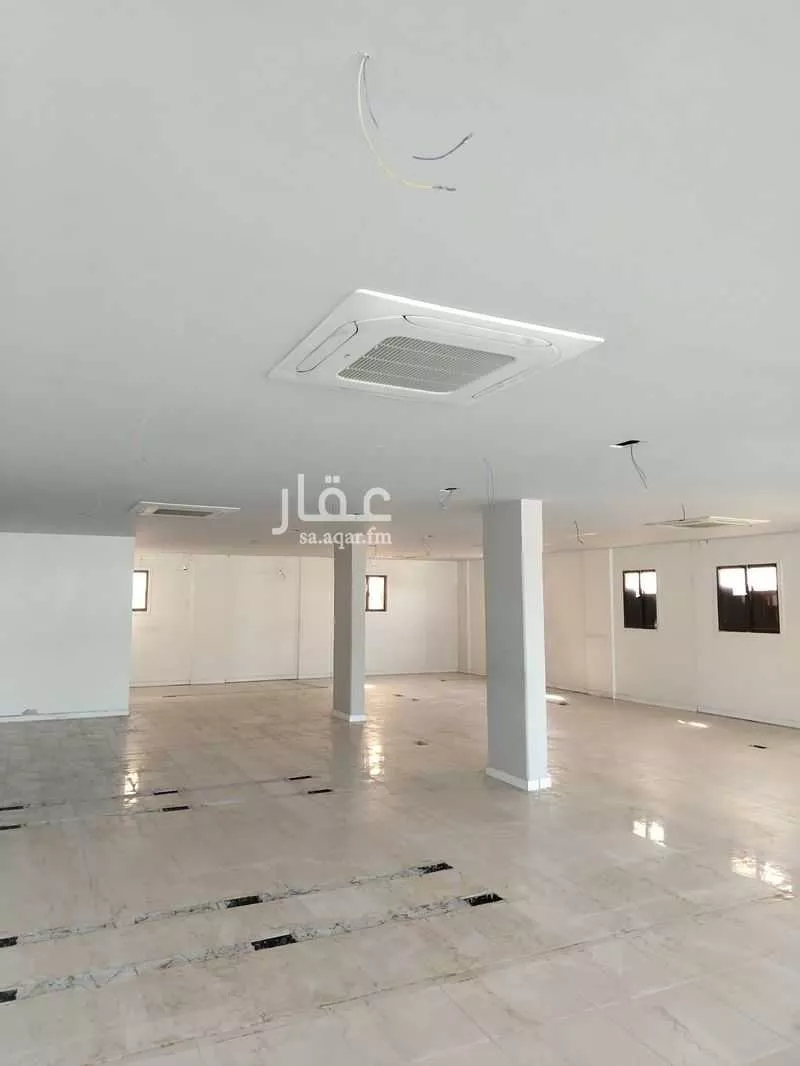 مكتب 900 م² في جرير 2