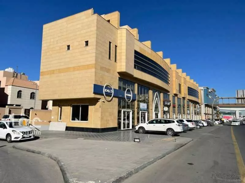 محل 1847 م² في الصفا 5