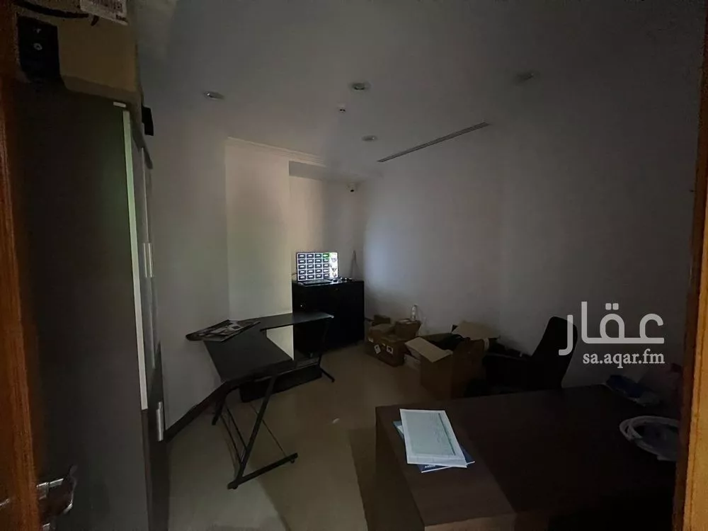 مكتب 910 م² في العليا 4