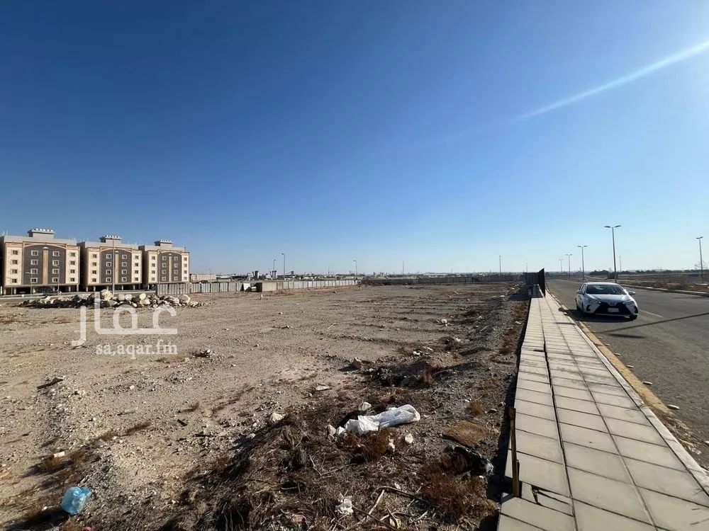 1038 sqm land in Um Hableen 5